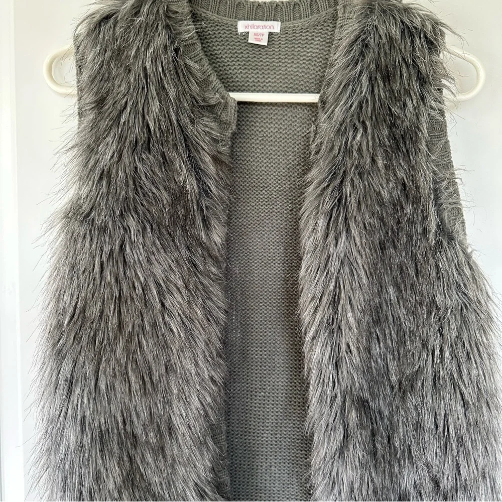Xhilaration Gray Faux Fur Vest - Picture 2 of 11